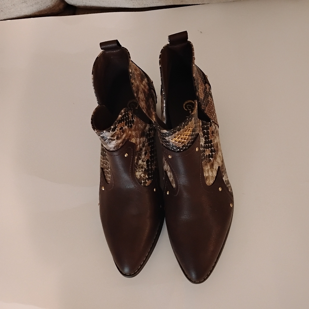 C Comfort Snakeskin Ankle Boots. Gold Accents On Brown. 9W
